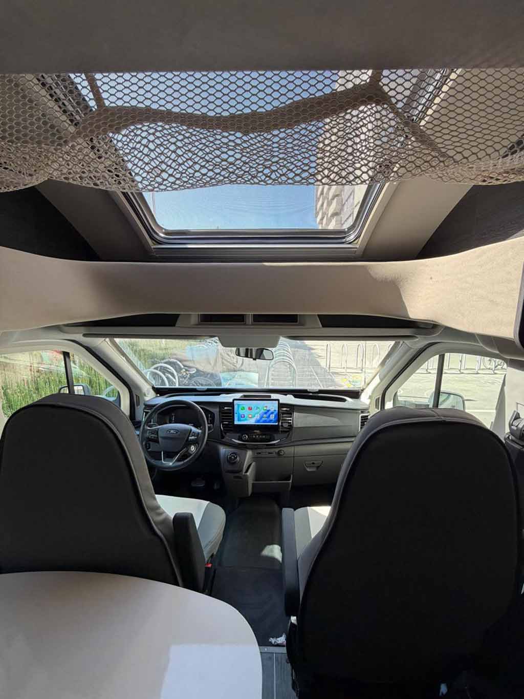 Ford Transit Roller Team Kronos 265TL (2025) – Viajes de Lujo en Familia